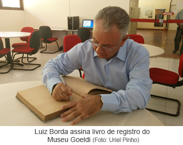 Luiz Borda assina livro de registro do Museu Goeldi.png